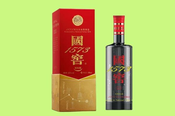 昆明宜良县回收国窖1573.jpg